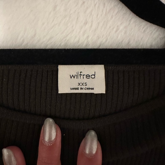Perfect condition Wilfred top from aritzia | a dark green colour | size xxs - Picture 2 of 3